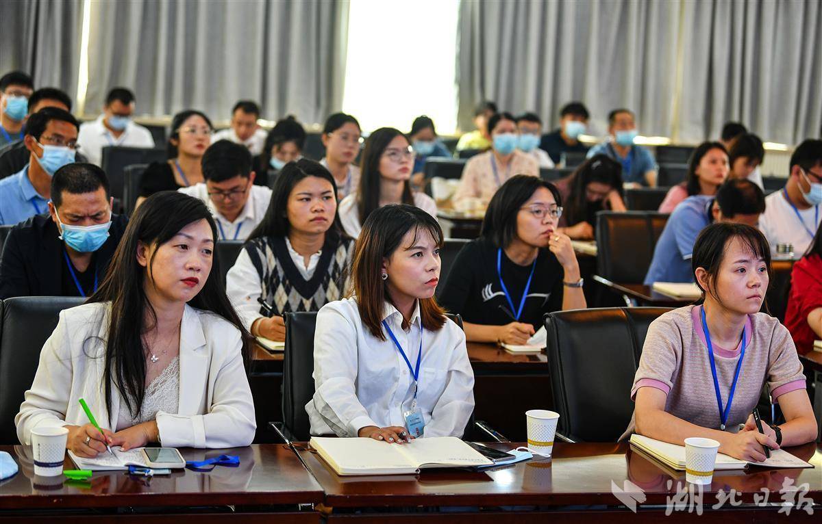 湖北日报传媒集团要闻中心主任_湖北日报传媒集团领导班子成员_湖北日报传媒集团领导